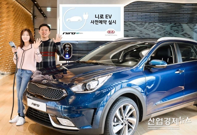 기아차가 26일부터 친환경차 니로 EV 예약 판매를 개시한다. 사진 = 기아차 제공