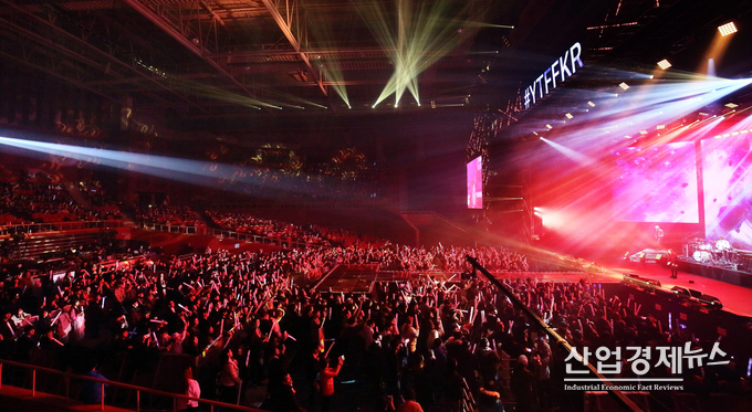 유튜브가 25일 잠실에서 개최한 '유튜브 팬페스트 코리아 2018 라이브 쇼'에 3000여명의 관객이 참여했다.