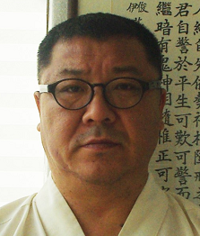 유태준 : 미술작가. 예총산하 한국미협 정회원으로 한국학연구와 작품활동 중