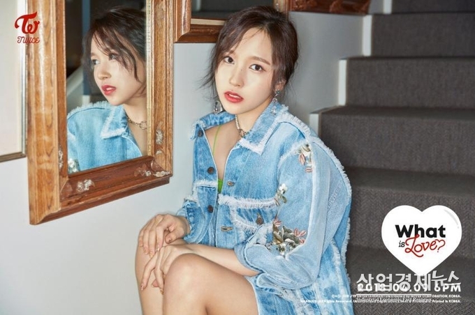 기부증서에 들어갈 트와이스 미나의 사진