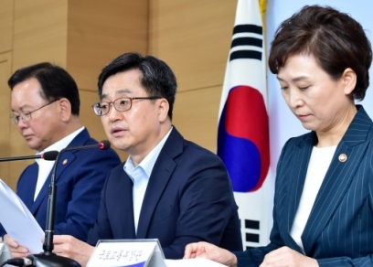 김동연 경제부총리겸 기획재정부 장관이 '종부세 개편안'을 발표하고 있다.