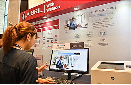 법률 AI서비스시연 모습...SK(주) C&C제공