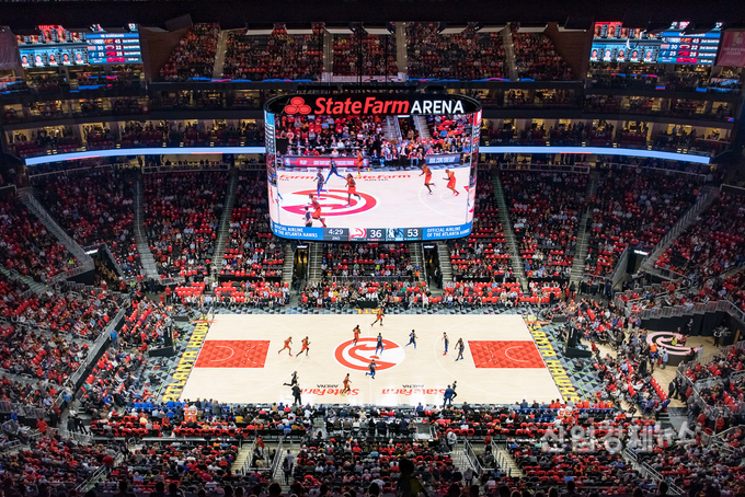 삼성전자는 '스테이트 팜 아레나'에 총 21개의 LED 사이니지를 설치했다.