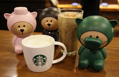 ‘럭키 뉴이어 세트' 연출 컷...스타벅스 제공