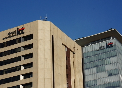 KT노조와 약탈경제반대행동이 KT의 불법정치자금 수사를 촉구했다.