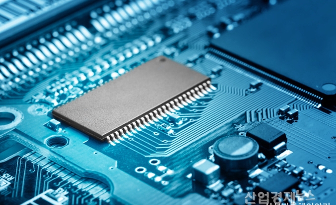반도체에 크게 의존하던 IT산업이 최근 반도체가 하락세를 보이면서 지난 5년간의 부진이 부각되고 있다.