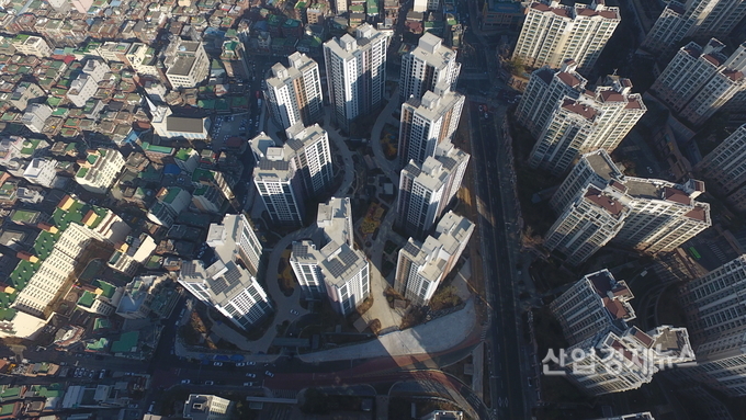 GS건설이 2016년 분양한 '백련산 파크자이' 조합분 후분양이 높은 청약률을 기록했다. 사진은 준공된 '백련산 파크자이' 전경