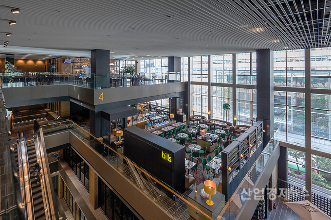 광화문 디타워 내부전경을 내려다 본 사진. 사진제공=대림산업