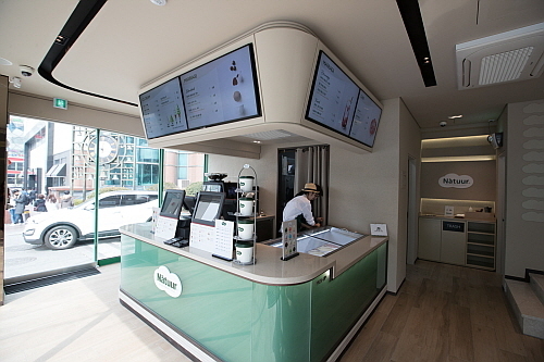 신촌 나뚜루 플래그십 스토어 모습...롯데제과 제공