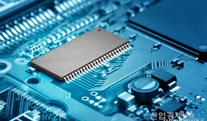 반도체 가격이 하락하면서 삼성전자의 경영실적이 2016년 수준으로 하락했다.