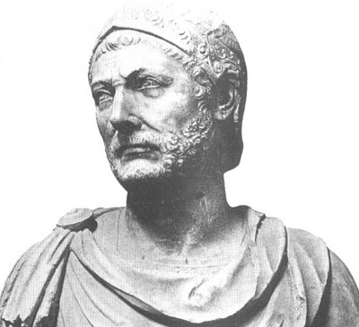 카르타고의 영웅 한니발. 알프스 산맥을 넘어 로마로 진격했지만 본국의 정치상황으로 승리를 앞두고 철수해야만 했다.