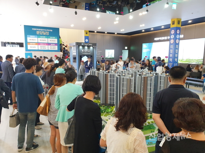 지난 29일 청약을 받은 '의정부쳑 센트럴자이&위브캐슬'. 최고 54대1, 평균 18대1의 성적을 거뒀다.