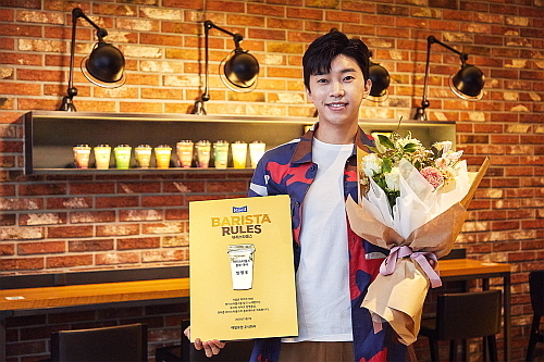 임영웅 모델 컷...<사진=매일유업 제공>