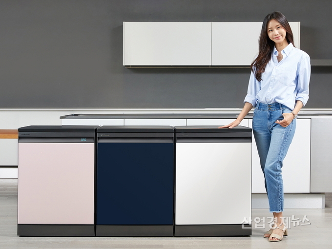 삼성전자가 12인용 한국형 식기세척기 ‘비스포크’를 출시했다. 사진=삼성전자