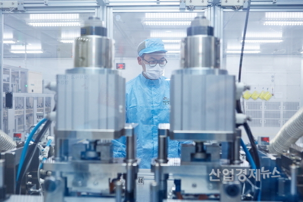 sk베터리 셀 연구원. 사진=SK이노베이션