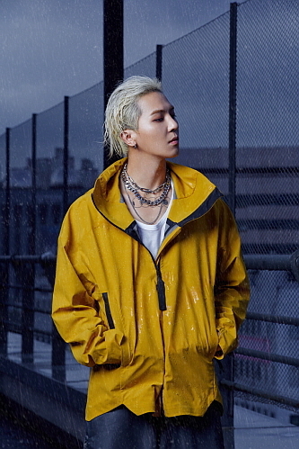 송민호 모델 컷...아디다스 제공