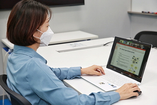 현대오토에버 임직원 대상 MSA아카데미 비대면 교육 모습...현대오토에버 제공