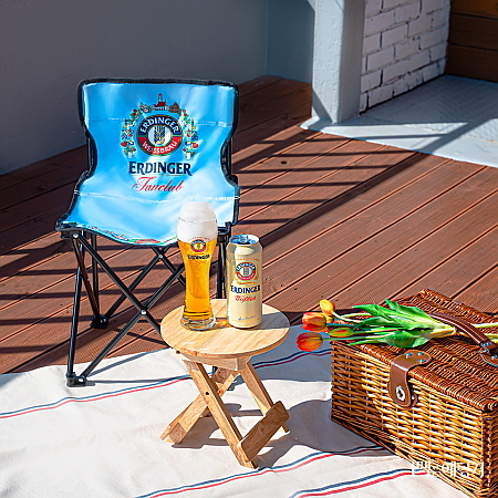 에딩거 캠핑체어 프로모션 이미지 컷...비어케이 제공