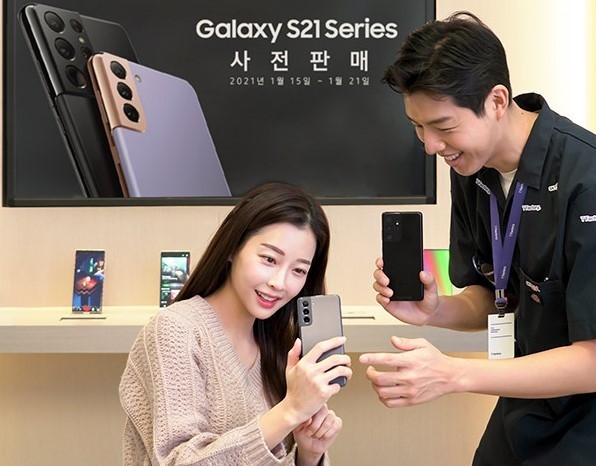 SK텔레콤의 갤럭시S21사전판매 포스터. 사진=SK텔레콤
