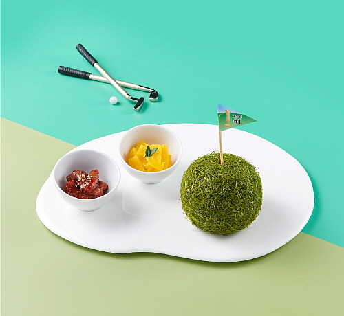 전복홀인원볼 연출 컷...CJ프레시웨이 제공