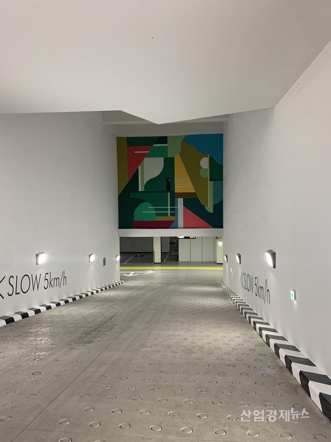 갤러리로 변신한 지하주차장. 사진=현대건설