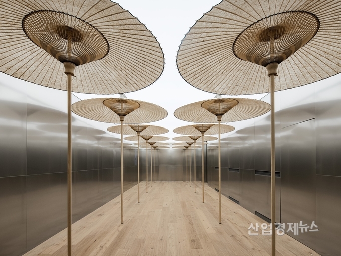 써밋갤러리 3층 지우산