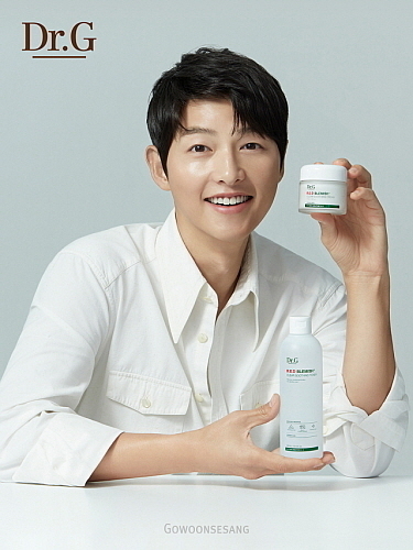 배우 송중기의 레드 블레미쉬 제품 모델 컷...<사진=닥터지 제공>