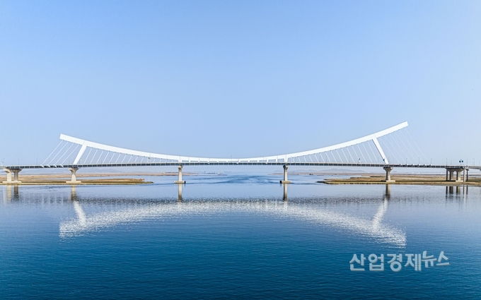 DL이앤씨가 준공한 ‘새만금 남북도로 1단계 구간’ 전경. 사진=DL이앤씨