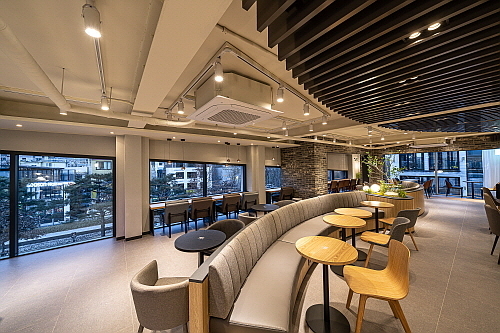 연트럴파크점 내부 모습...<사진=할리스 제공>