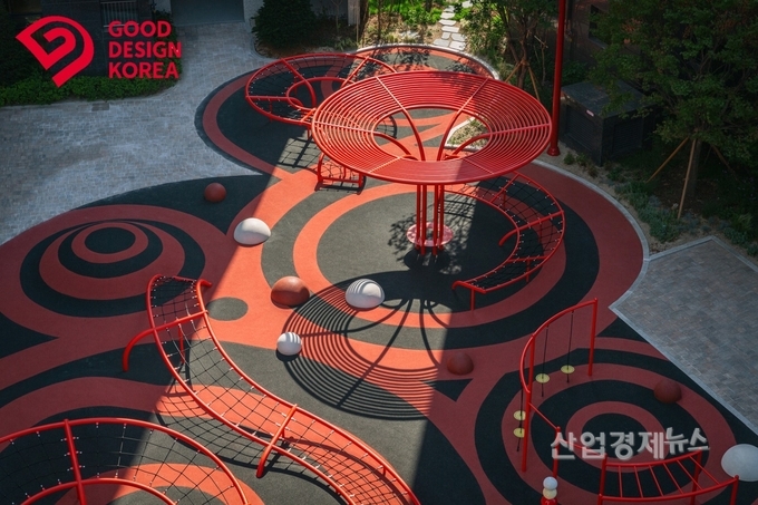 대치푸르지오써밋에 설치된 아티스틱 플레이그라운드 전경. 사진=대우건설