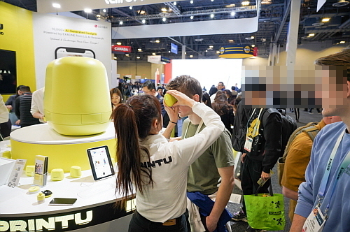 임프린투 시연 모습...<사진=LG생활건강 제공>