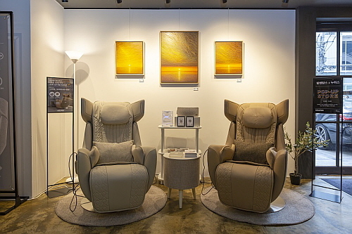 매장내 누하스 안마의자 컷...<사진=탐앤탐스 제공>