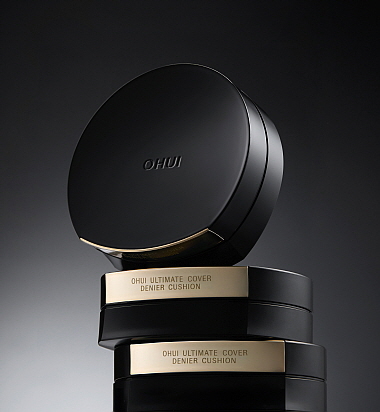 오휘 얼티밋 커버 데니어 쿠션 연출 컷...<LG생활건강 제공>