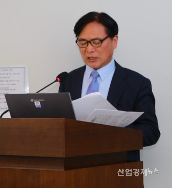 세미나에서 발표 중인 임동순 전 한국가스공사 부사장